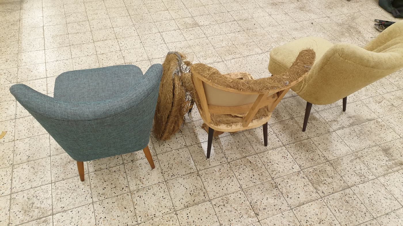 Gleiche drei Stühle von hinten, Entstehungsreihe